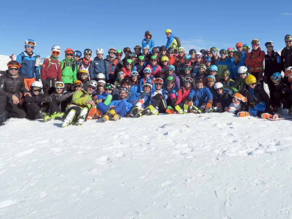 El equipo juvenil de esquí de montaña abre la temporada en Cerler