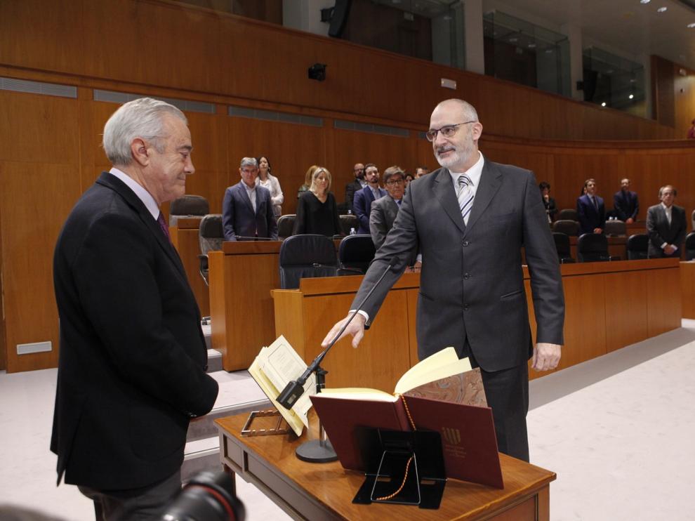 Álvaro Burrell toma posesión como diputado regional