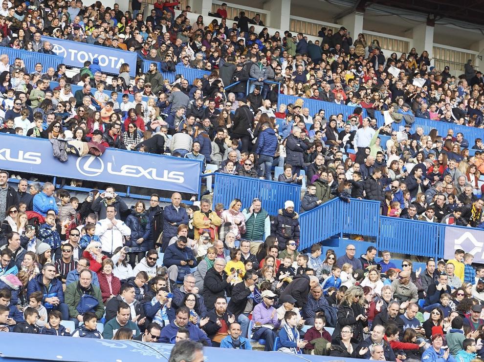 Aspanoa sustituye el partido de fútbol de veteranos por la venta de boletos con sorteo de balones y camisetas