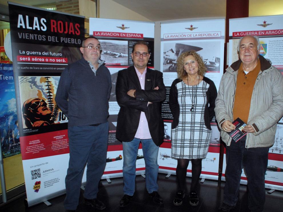 Sariñena revive el relato de la escuadrilla Alas rojas con una muestra