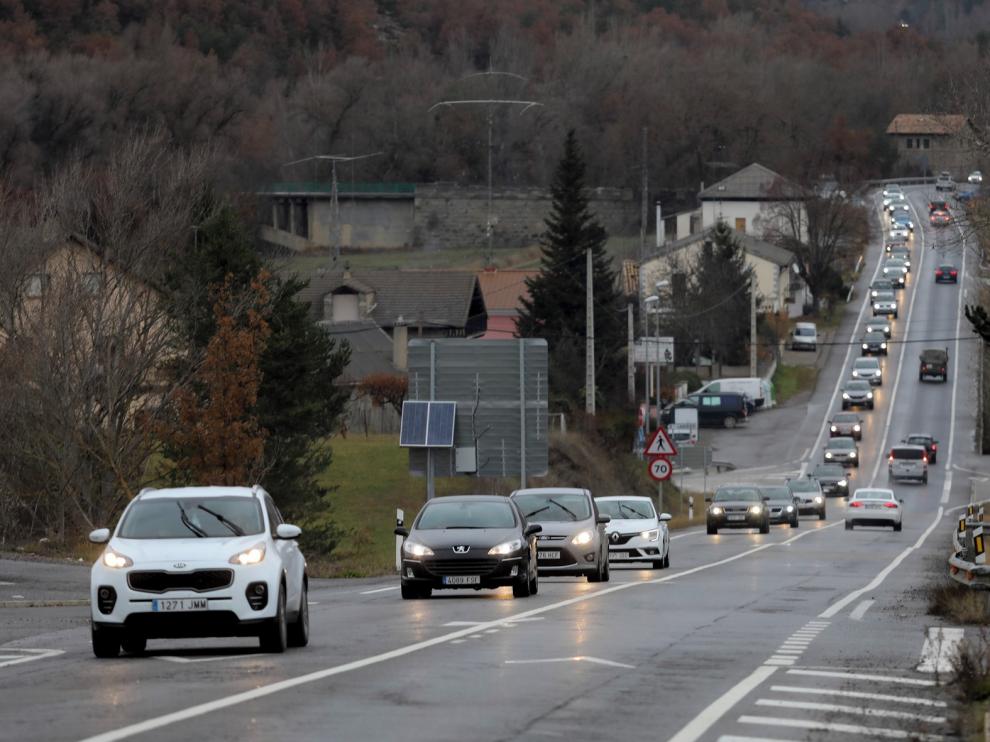 El regreso del puente comienza con retenciones y tráfico intenso en la provincia de Huesca
