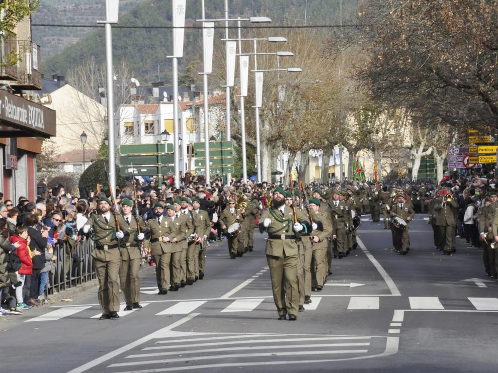 El Galicia 64 celebra la Inmaculada en Jaca con una parada militar y un desfile