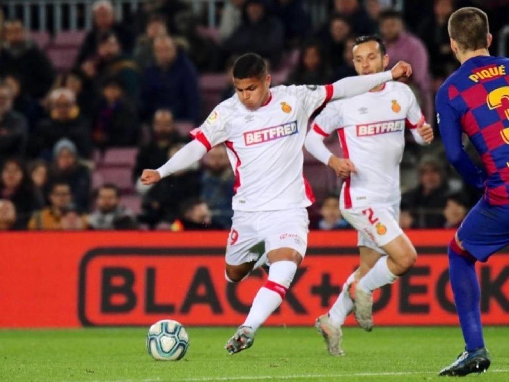 Cucho Hernández reaparece en el Camp Nou