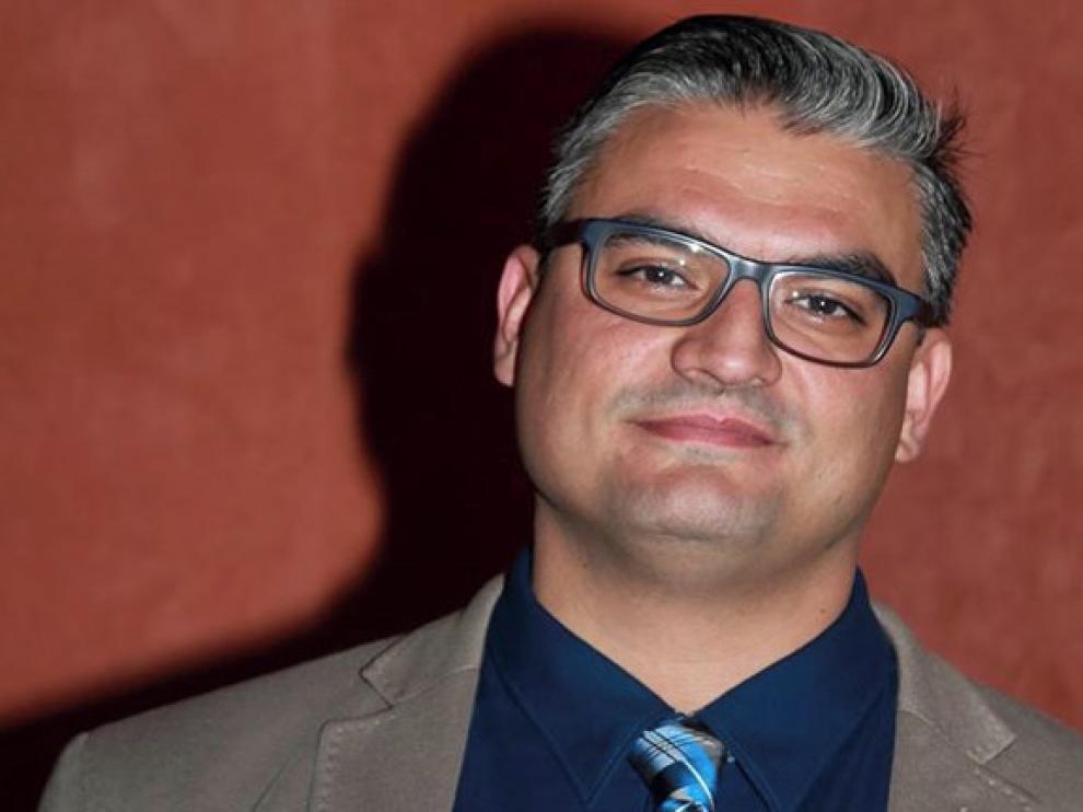Pablo Lorente gana el premio Santa Isabel con el poemario "40"