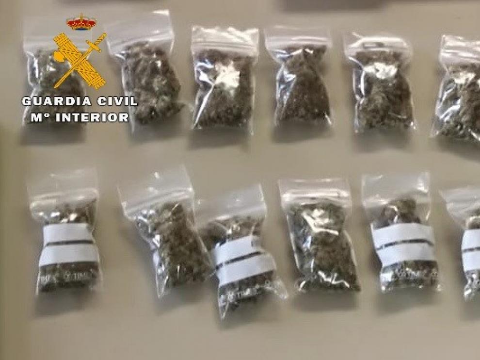 La Guardia Civil desarticula un punto de venta de droga en Fraga y detiene a un joven de 18 años