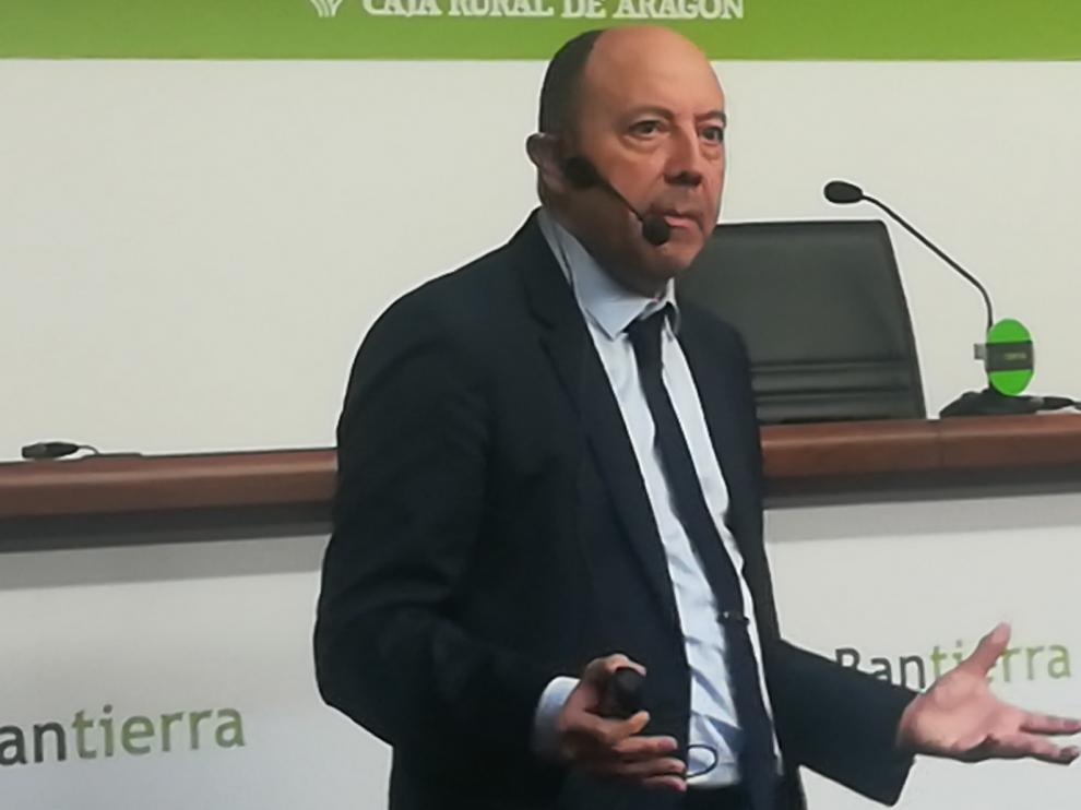 Gonzalo Bernardos: "Huesca tiene que coger el listado de todas las empresas catalanas y ofrecerse para su instalación"