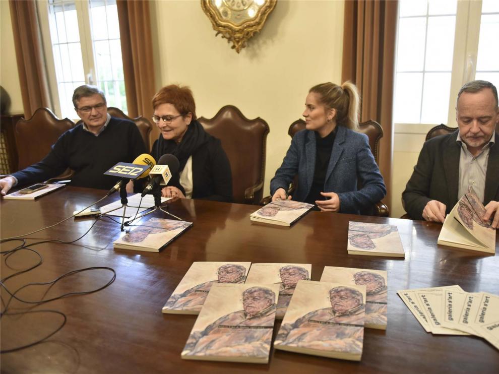 Un libro y una exposición rinden homenaje al galerista Ángel Sanagustín