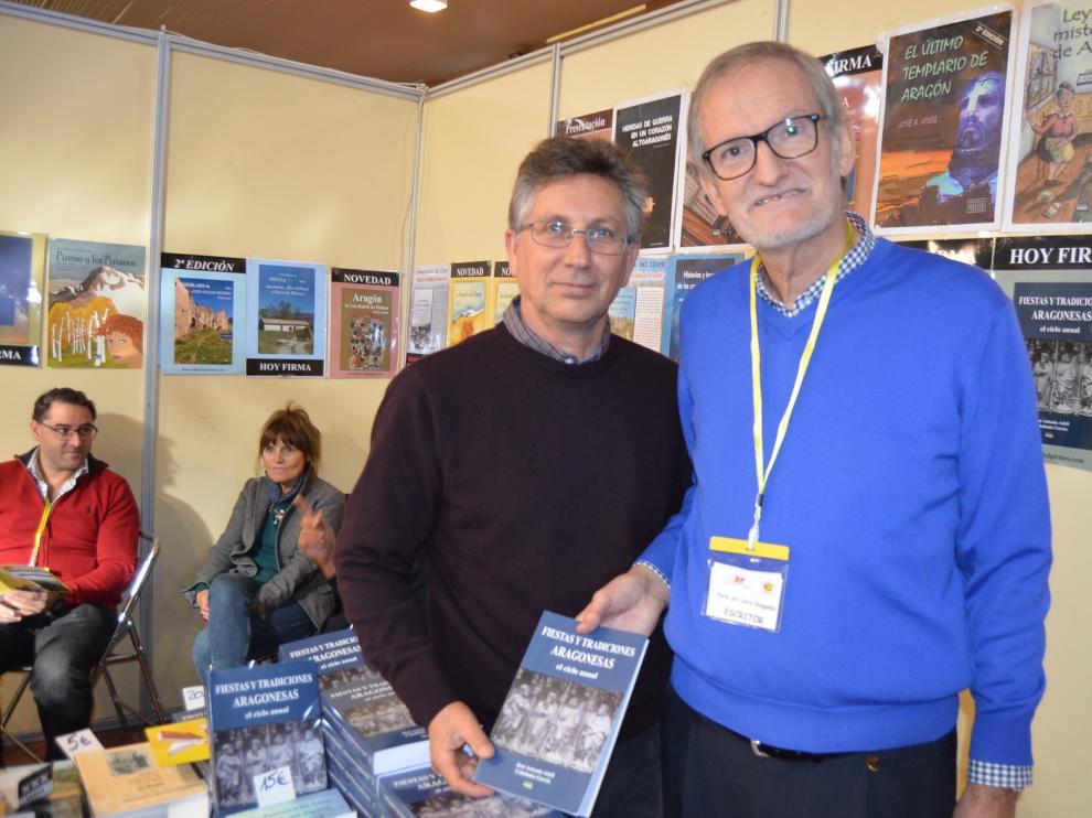 José Antonio Adell vuelve a Fonz para presentar su último libro, "Fiestas y tradiciones aragonesas"