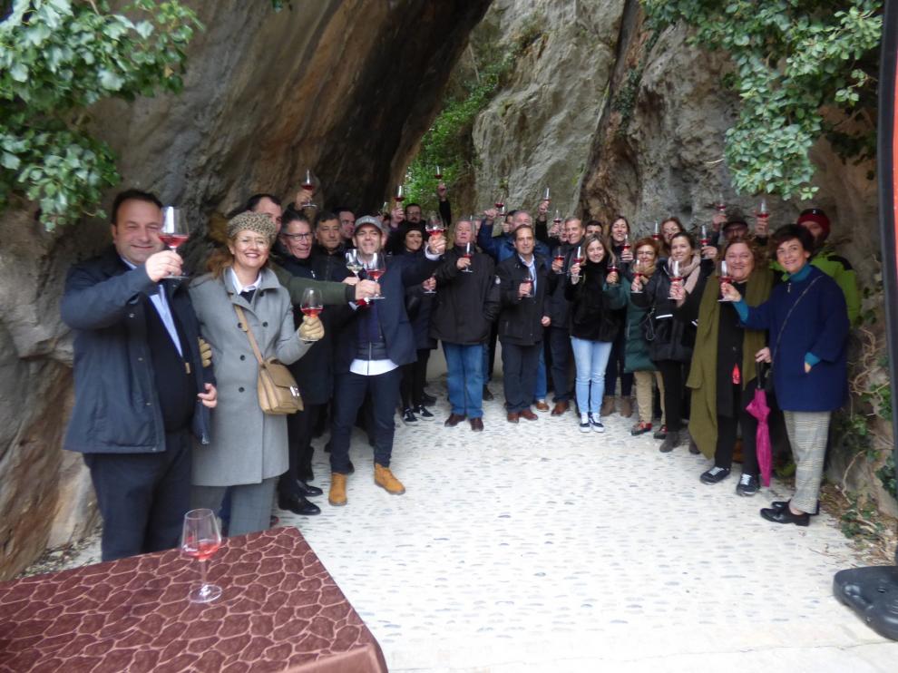 Bodega Pirineos presenta las nuevas añadas de Alquézar Rosado y Blanco
