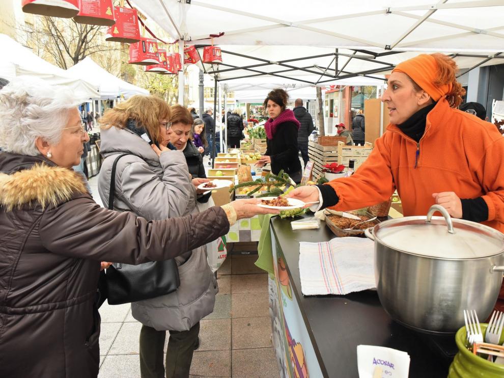 El mercado agroecológico de Huesca ofrece recetas navideñas muy saludables