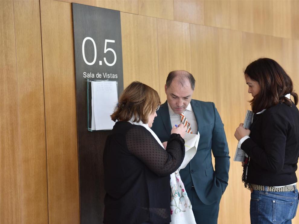 La jueza absuelve al médico de la Clínica Santiago acusado de operar una rodilla equivocada
