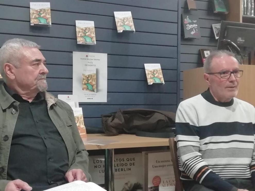 El poeta Vicente Sánchez presenta su "País desierto"