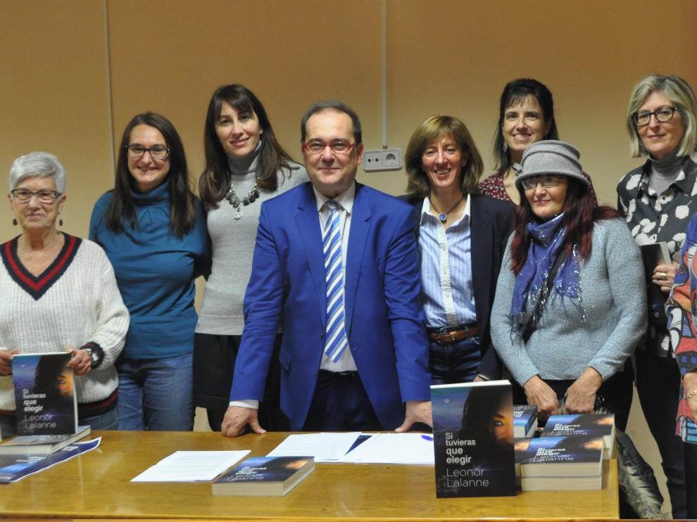 Leonor Lalanne presenta en Sariñena su novela "Si tuvieras que elegir"