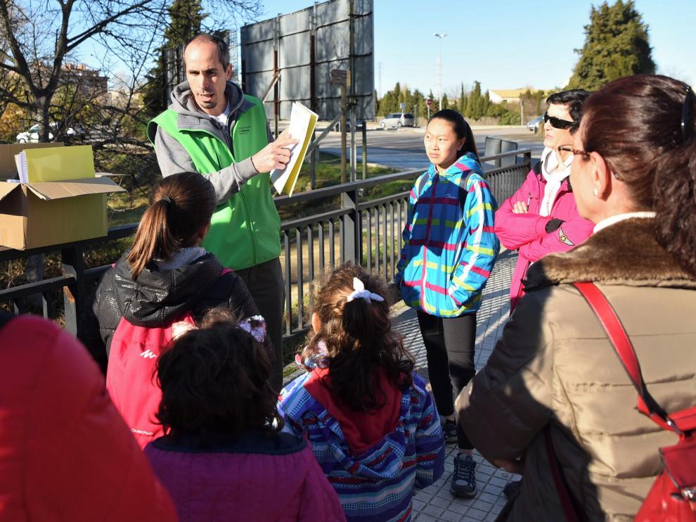 Grandes y pequeños descubren el río Isuela