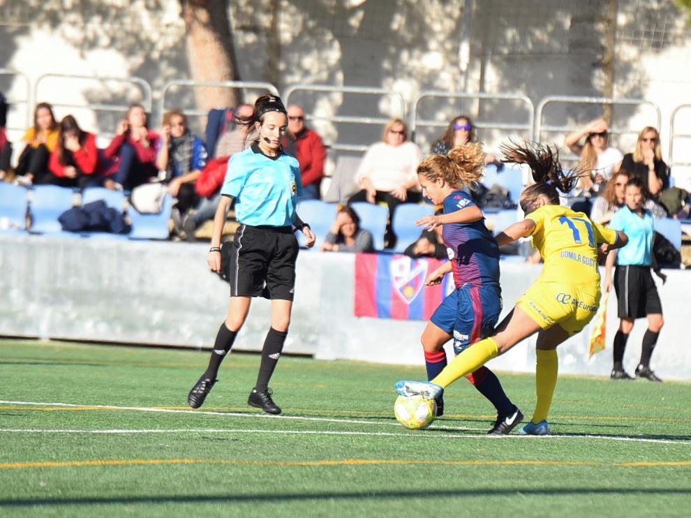 El femenino despide el año con una derrota y fuera del descenso