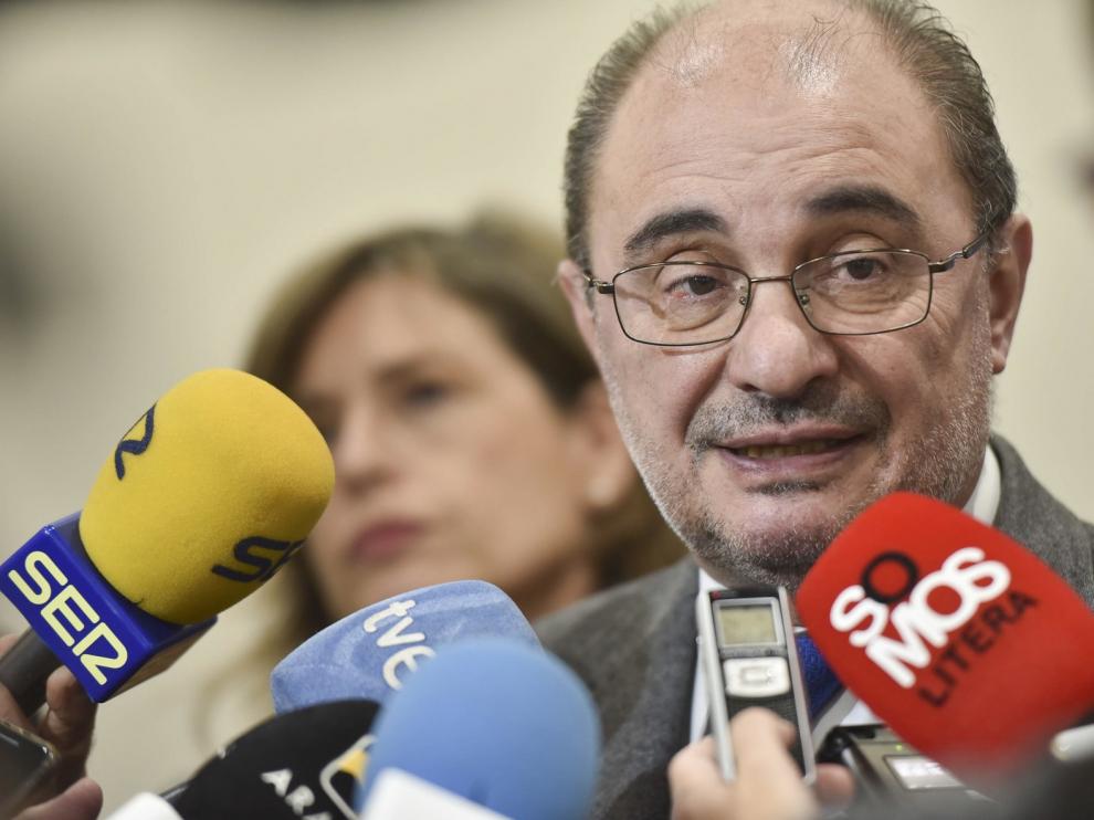 Sánchez asegura que "no se va a salir ni un milímetro de la Constitución"