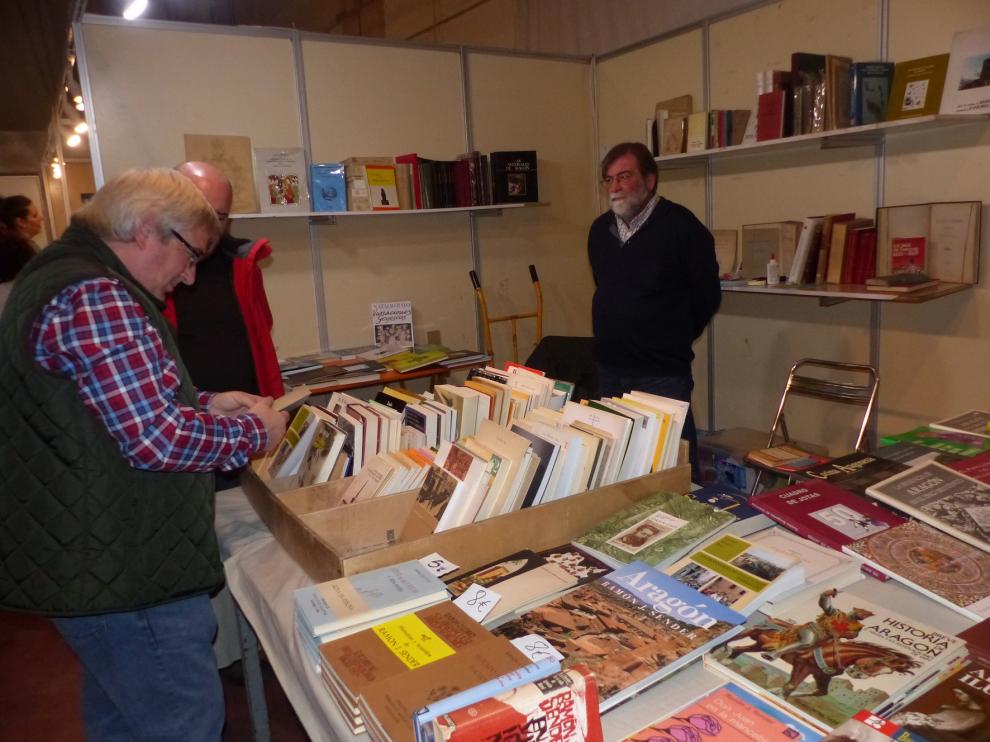 La Feria del Libro Aragonés nutre de nuevos volúmenes a la Biblioteca Municipal de Monzón