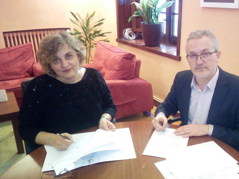 Comarca y Ayuntamiento de Jaca firman el convenio para desarrollar los programas de Infancia y Juventud