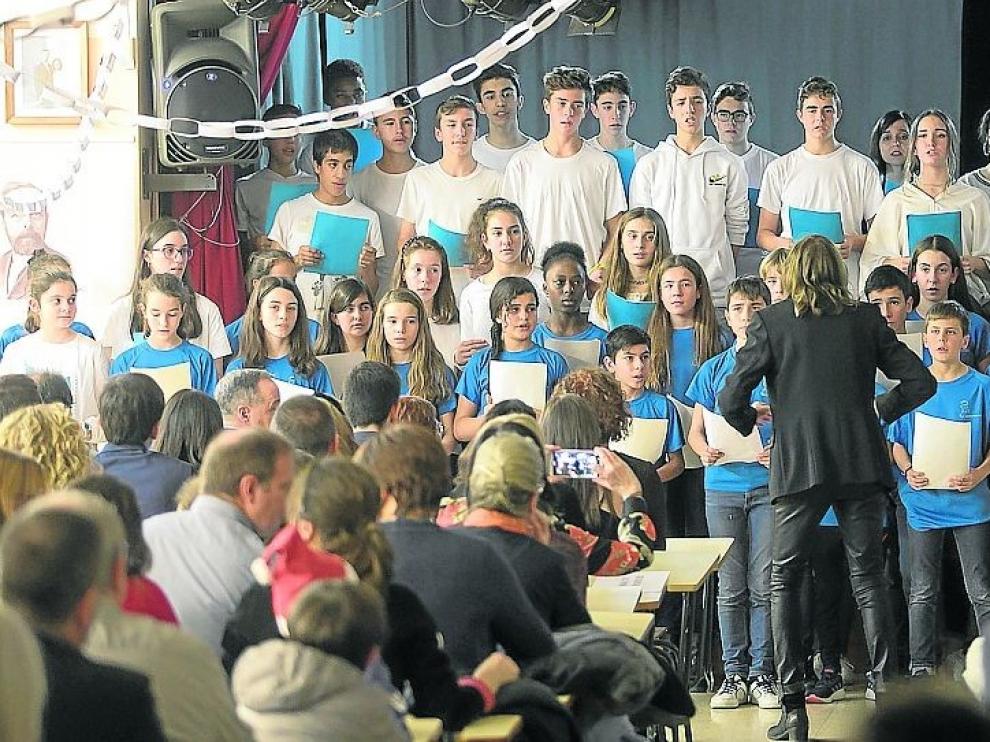 El IES Lucas Mallada de Huesca entrega sus diplomas de Bachillerato Internacional