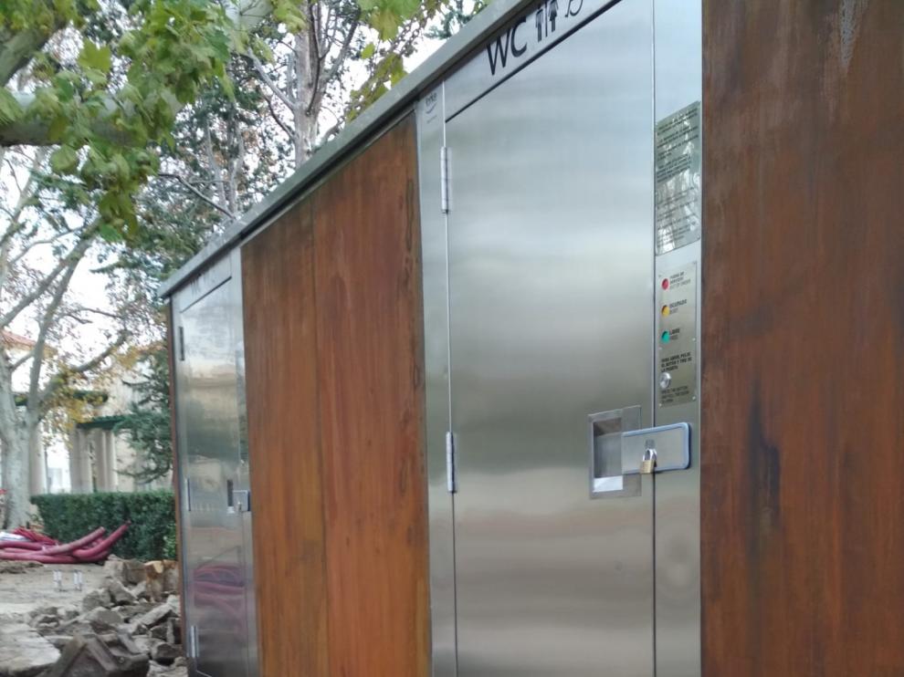 Comienza la instalación de dos aseos en el Parque Bar de Huesca