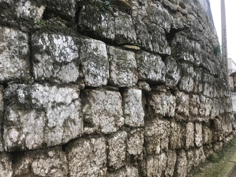 Alcalá de Gurrea busca sumar la muralla a su lista de monumentos declarados BIC