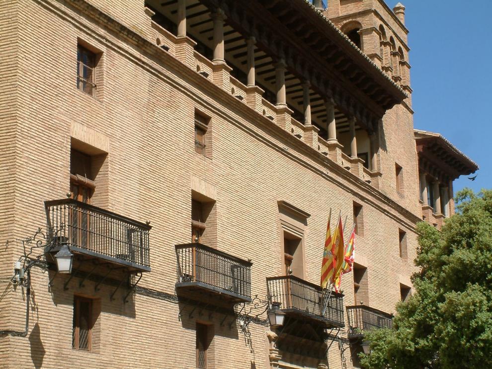 Felipe ordena a los conserjes del ayuntamiento de Huesca trabajar por la tarde