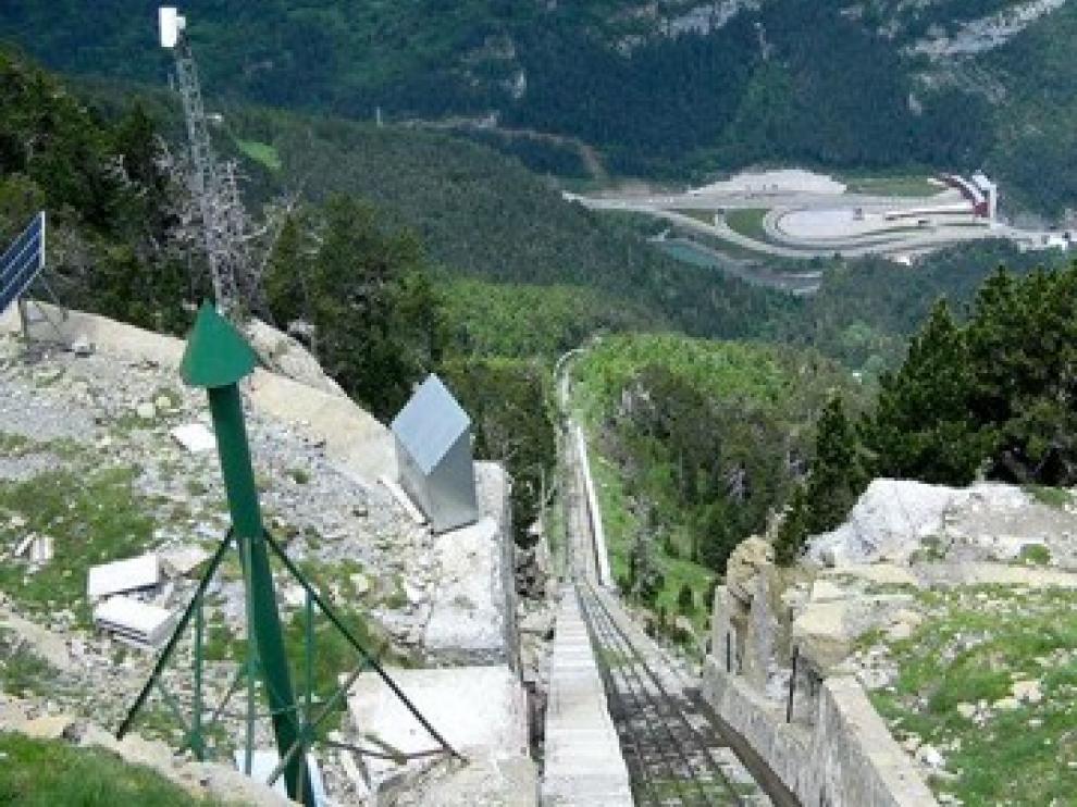 IU pide desestimar el teleférico entre Canfranc y el ibón de IP