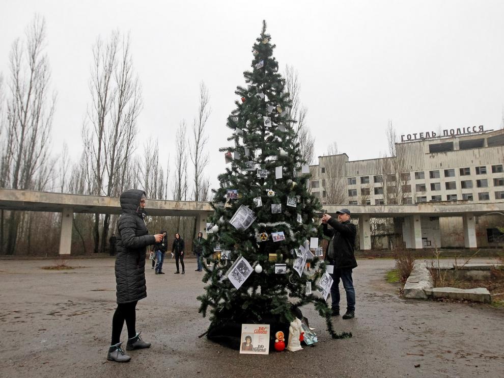 Levantan en Prípiat el primer árbol de Navidad desde el accidente de Chernóbil