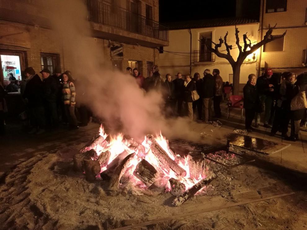 San Esteban de Litera celebra su patrón con el reparto de más de 250 bocadillos de longaniza