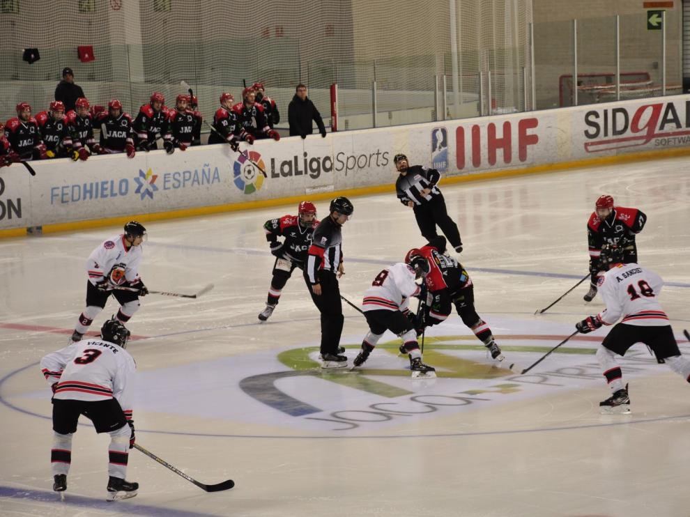 El Club Hielo Jaca suma tres importantes puntos ante el Majadahonda