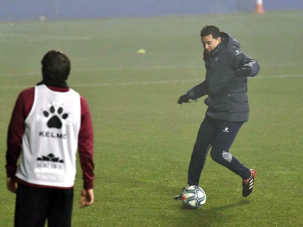 El Huesca regresa este lunes al trabajo con algunas ausencias e invita a los aficionados a que acudan al entrenamiento