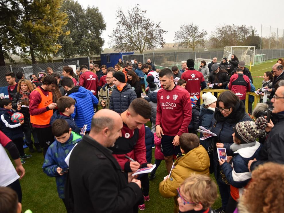 GALERÍA DE IMÁGENES del entrenamiento del Huesca de puertas abiertas