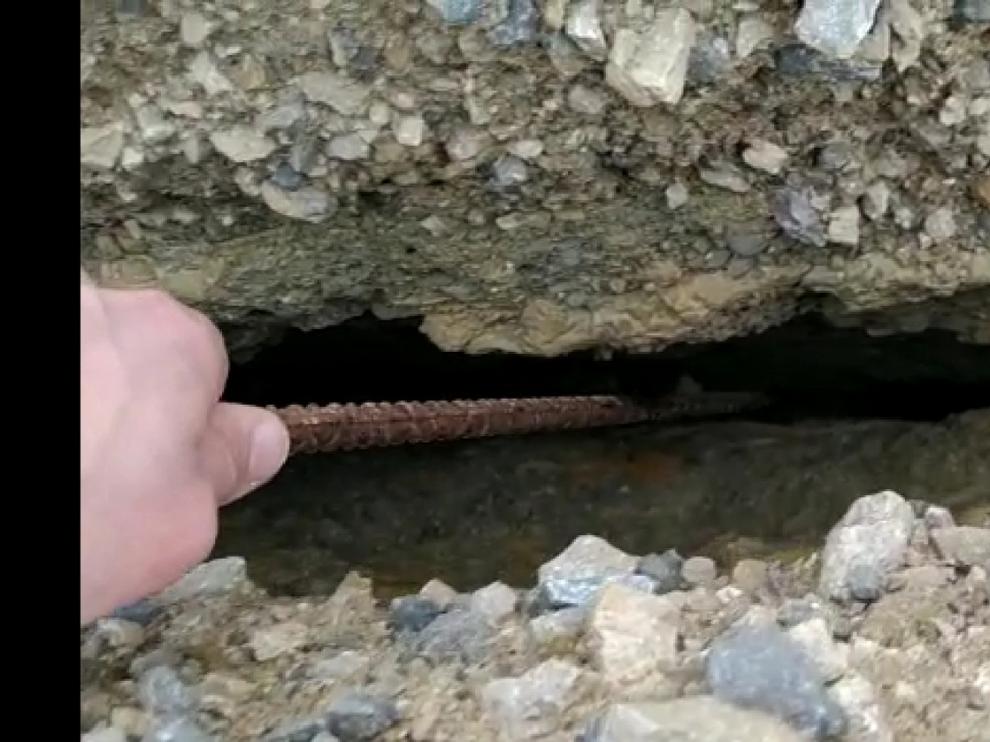 Denuncian la aparición de grandes grietas en el embalse de Yesa