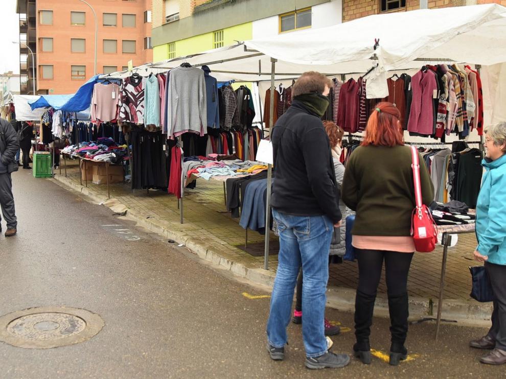Los vendedores del mercadillo de Huesca proponen trasladarse al centro por las obras del Coso Bajo