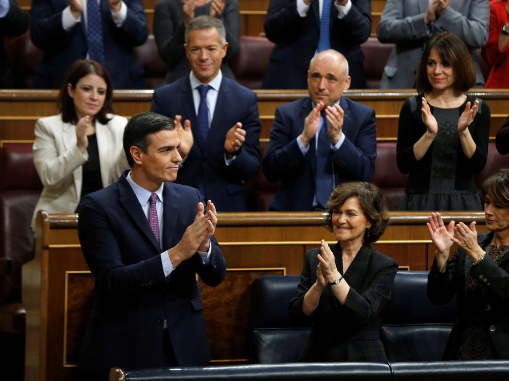 Sánchez encara su investidura en un Congreso crispado y partido en dos