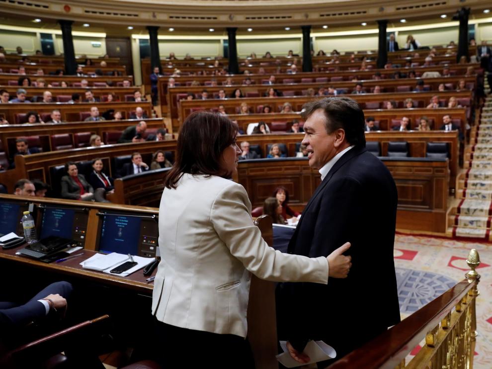 Teruel Existe denuncia "la tremenda presión" que recibe por su "sí" a Sánchez