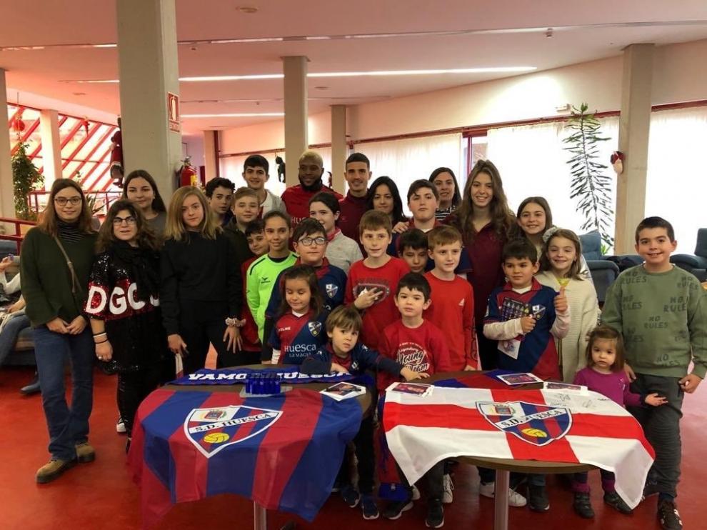 Seoane, Doukouré, Alonso y Estaún visita la residencia Ciudad de Huesca