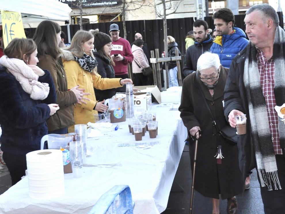 La peña Enta Debán reúne 1.000 euros para Asapme