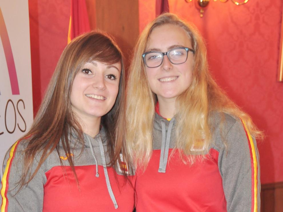 Carmen Pérez y Júlia Tèrmens, jugadoras del Club Hielo Jaca, acuden con ilusión a los Juegos Olímpicos de la Juventud