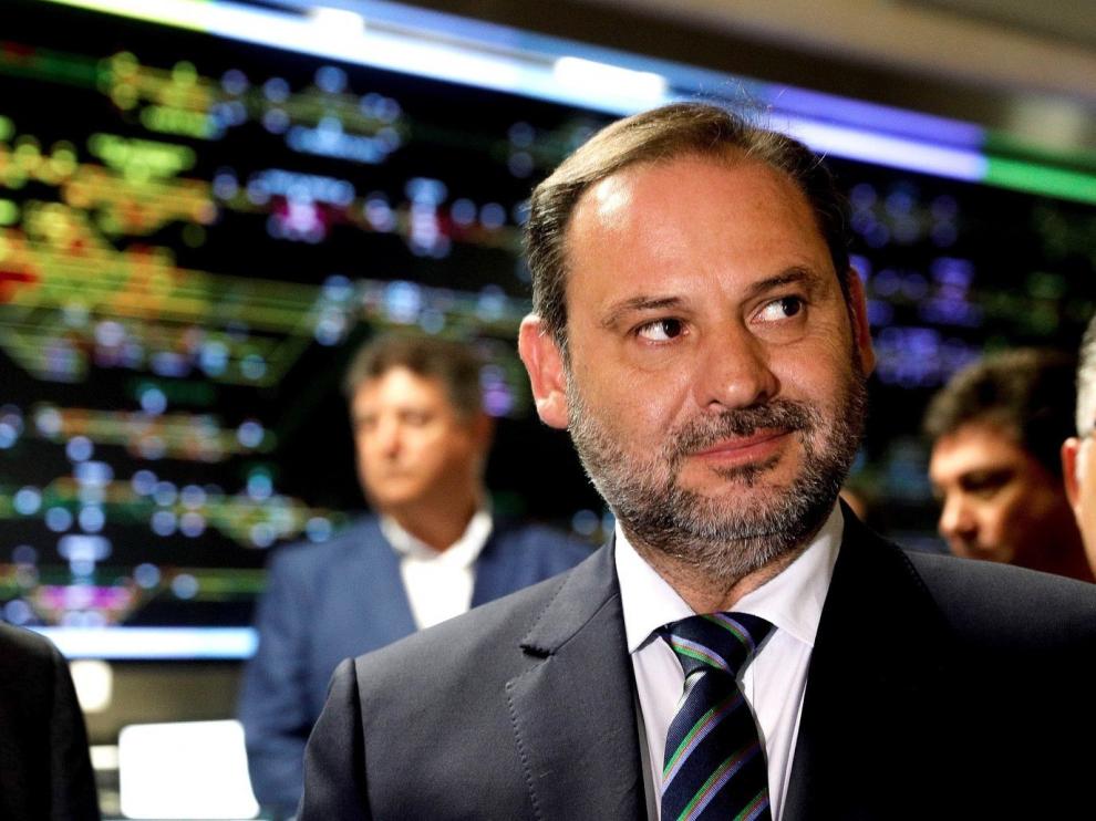 José Luis Ábalos sigue al frente de Fomento, que se convierte en Transporte, Movilidad y Agenda Urbana