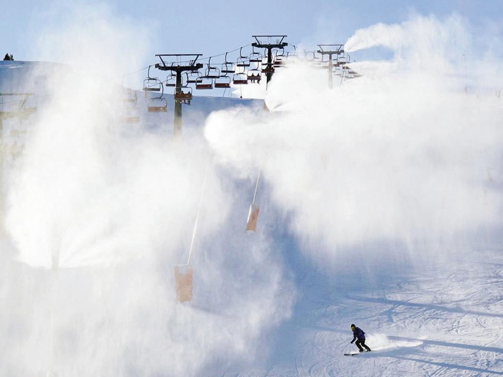 La nieve deja espesores de unos 10 centímetros en el Pirineo