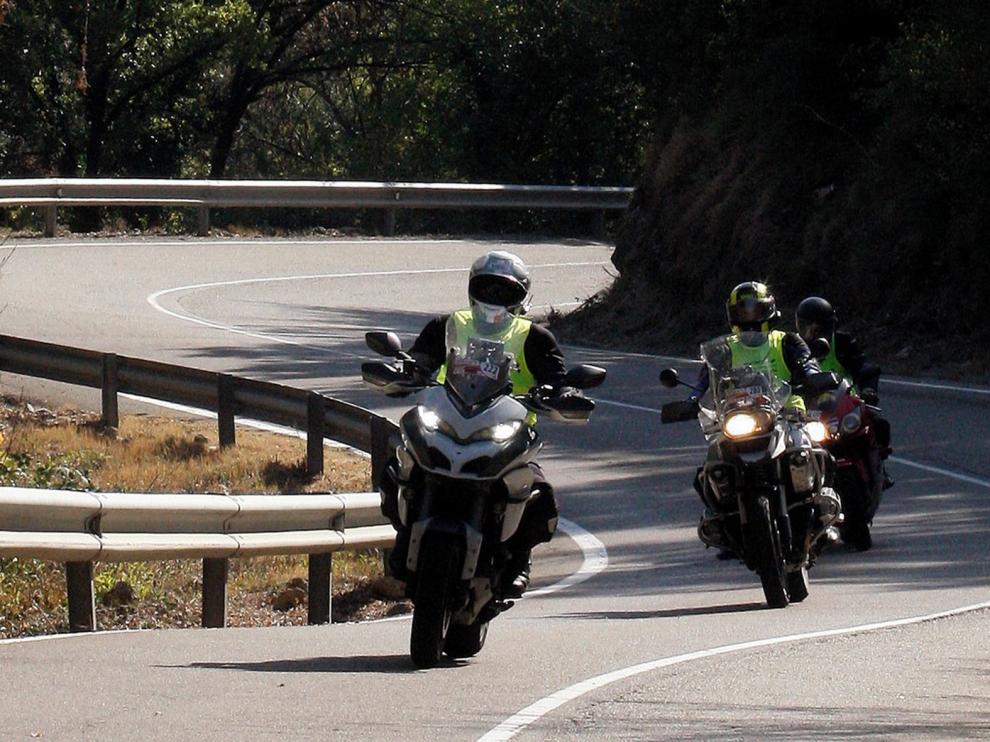 El Moto Club Monrepós recibe en Cantalejo la Leyenda de honor 2020