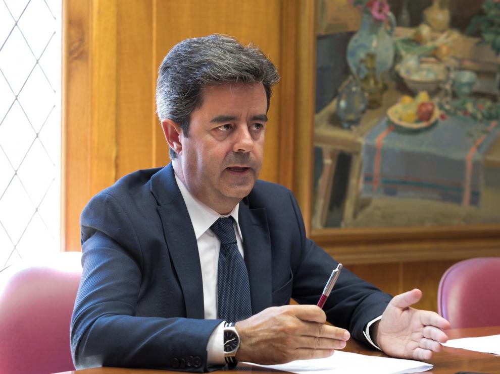 Luis Felipe pide a los presidentes de los gobiernos de España y Aragón recursos económicos para Huesca