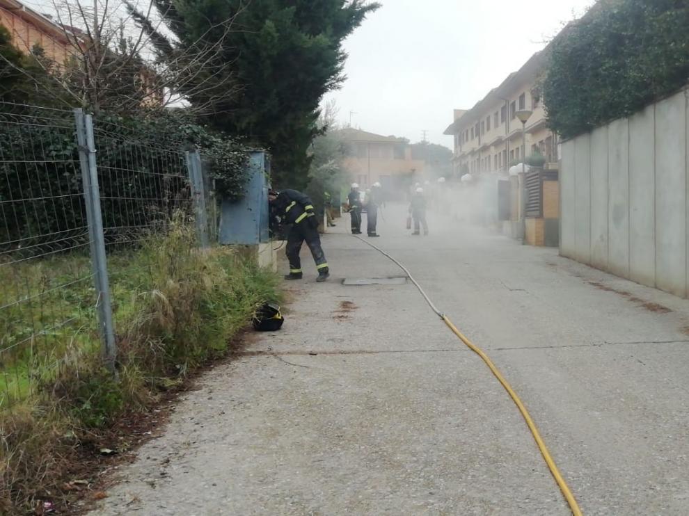 Dos pequeñas explosiones dejan sin gas, luz, ni telefonía a un barrio de Barbastro