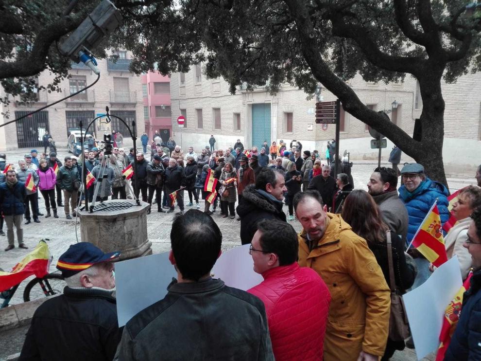 Un centenar de personas en Huesca pide al Gobierno que mantenga la igualdad y la unidad de España