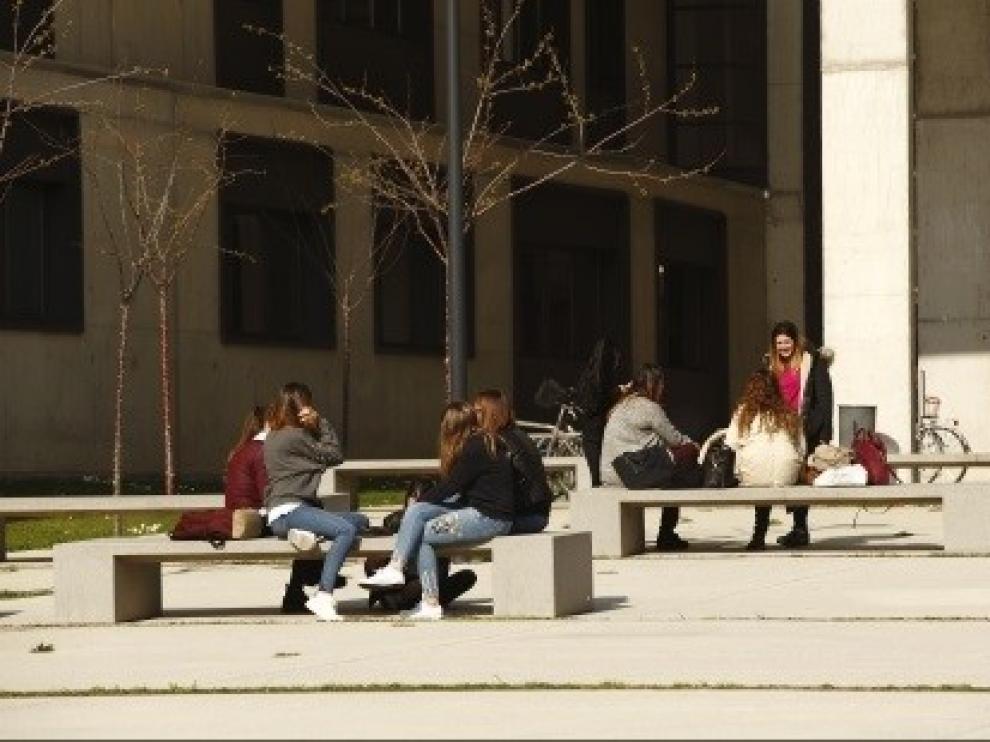 Casi 1.500 estudiantes aragoneses reciben este curso una beca universitaria