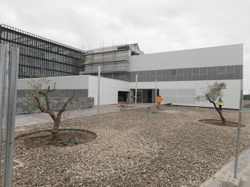 El Gobierno de Aragón no garantiza que el Centro de Salud Los Olivos abra ni en verano ni en otoño