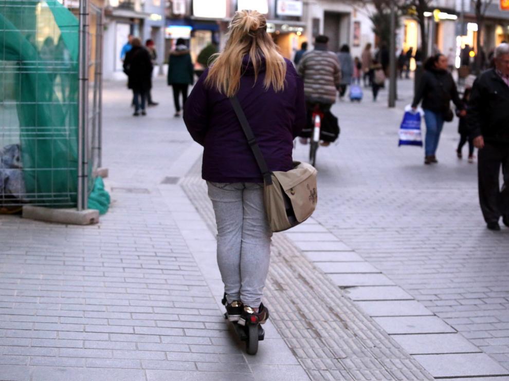 El Consistorio de Huesca afrontará la regulación del uso de los patinetes eléctricos