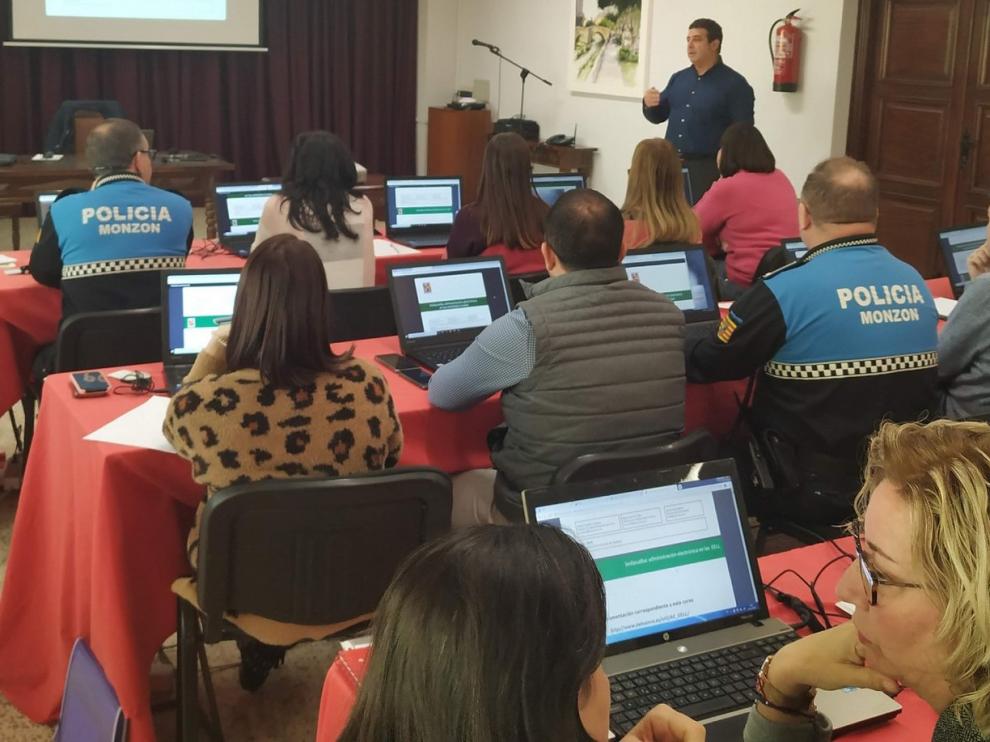 La administración electrónica se empieza a extender por Huesca