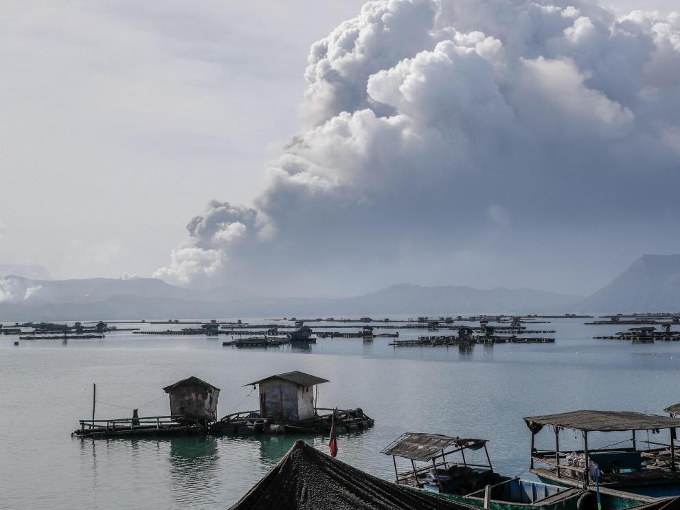 Evacuadas unas 22.000 personas en Filipinas por el volcán Taal